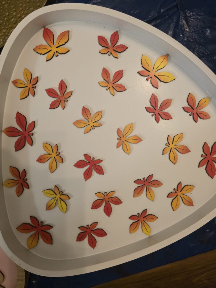 Kitchen tray Autumn leaf pattern Wood and resin material